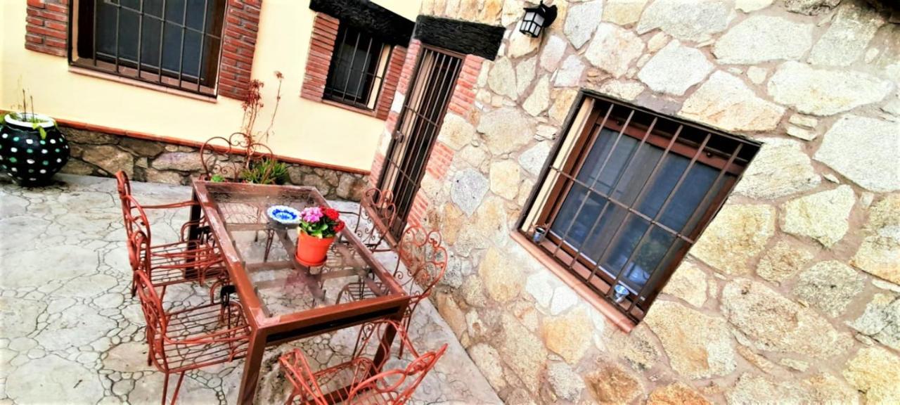 Apartamentos La Rosa Y El Pastor Guijo de Santa Bárbara Extérieur photo
